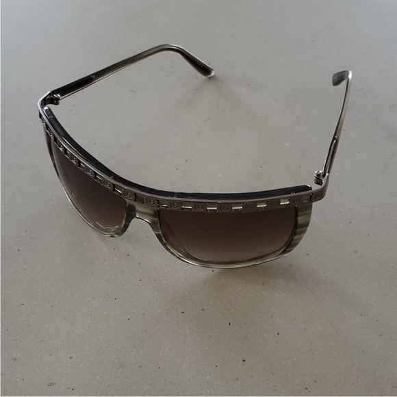 Laura Biagiotti Sunglasses - Shield Style with Detail - Picture 4 of 6